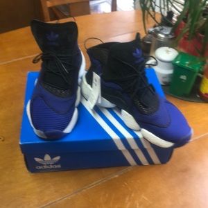 Mid top adidas blue black and white
